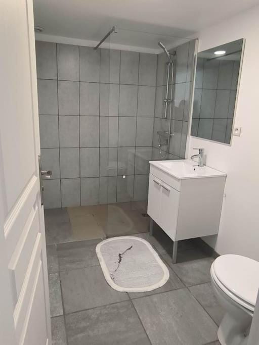 Shower, Toilet, Bathroom