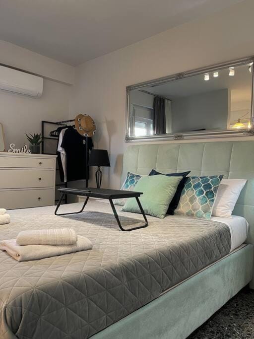 Chic apt near Acropolis - Avdi square Apartment in Athens