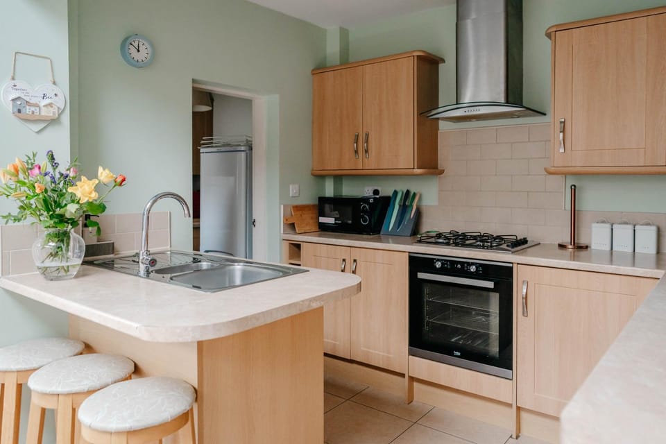 Charming Terrace Steps from City Walls and River House in York