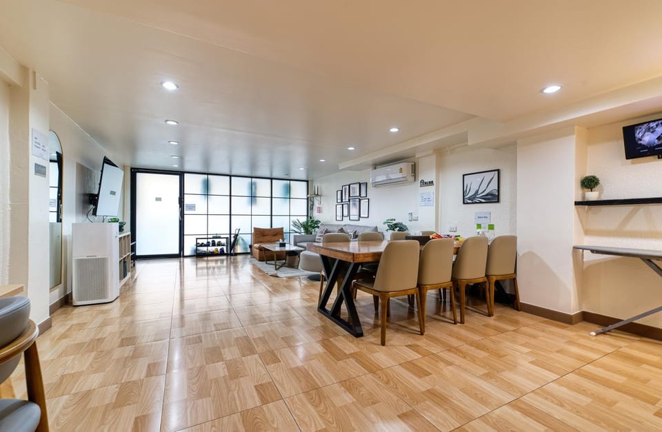 Living room, Dining area