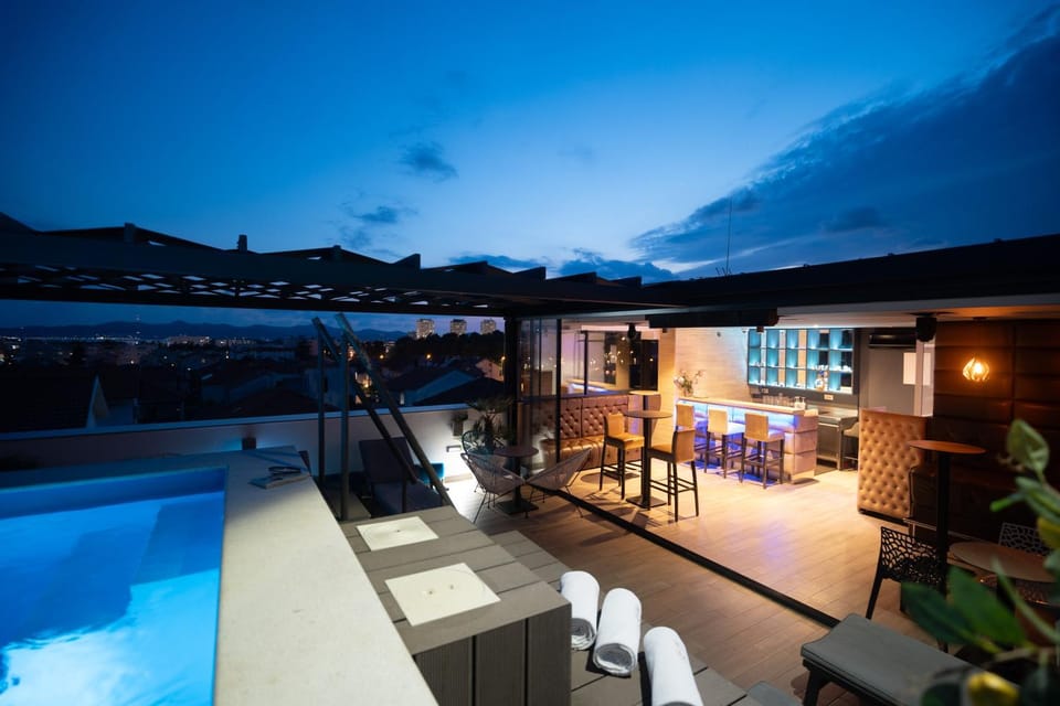 Balcony/Terrace, Pool view, Swimming pool