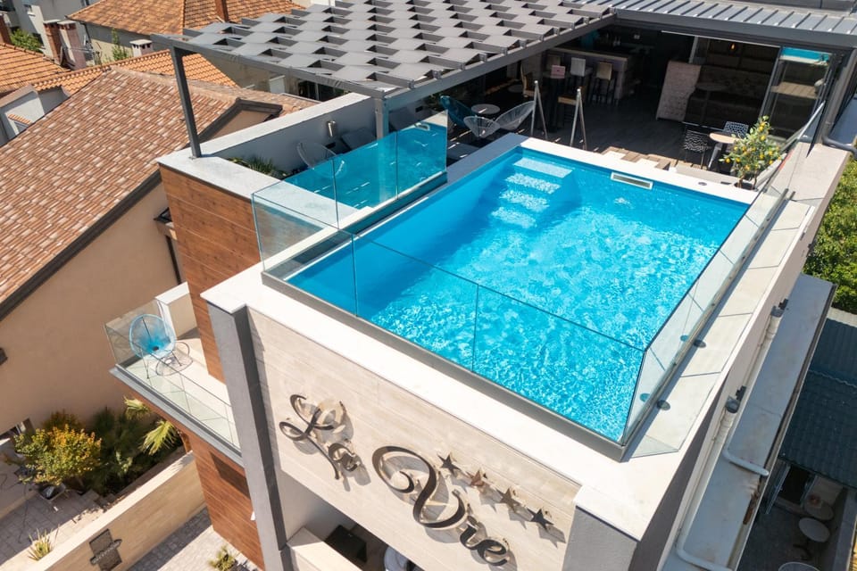 Day, Swimming pool