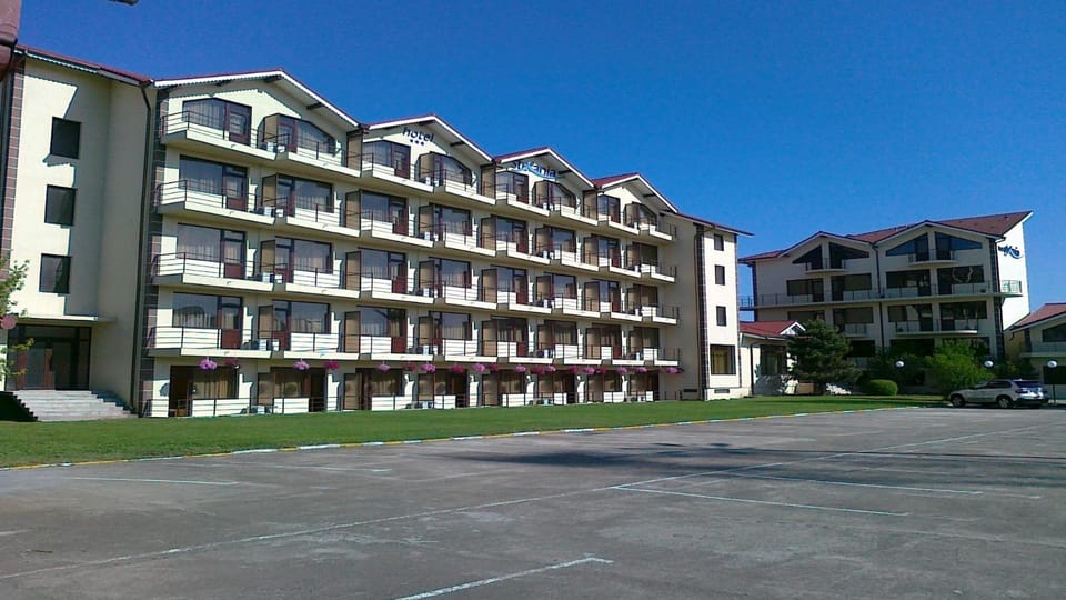 Property building, Day, Parking