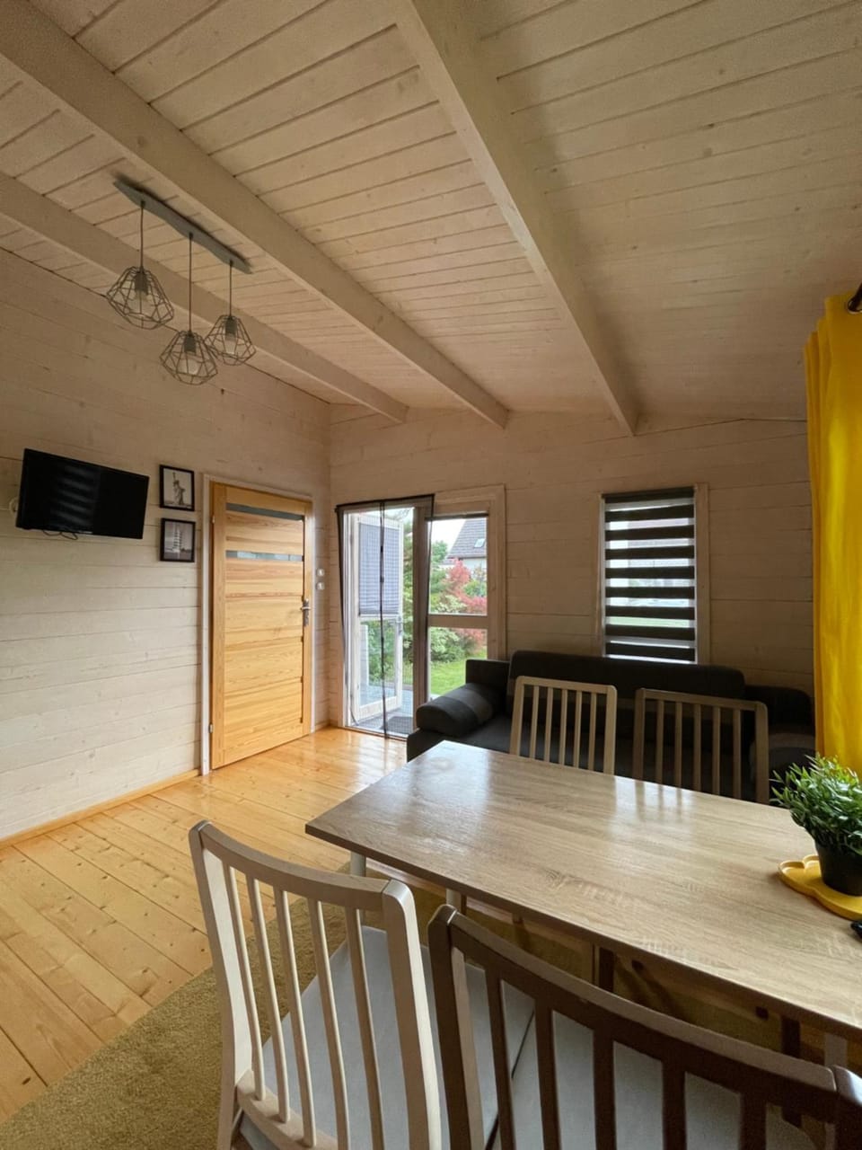 Communal lounge/ TV room, TV and multimedia, Dining area