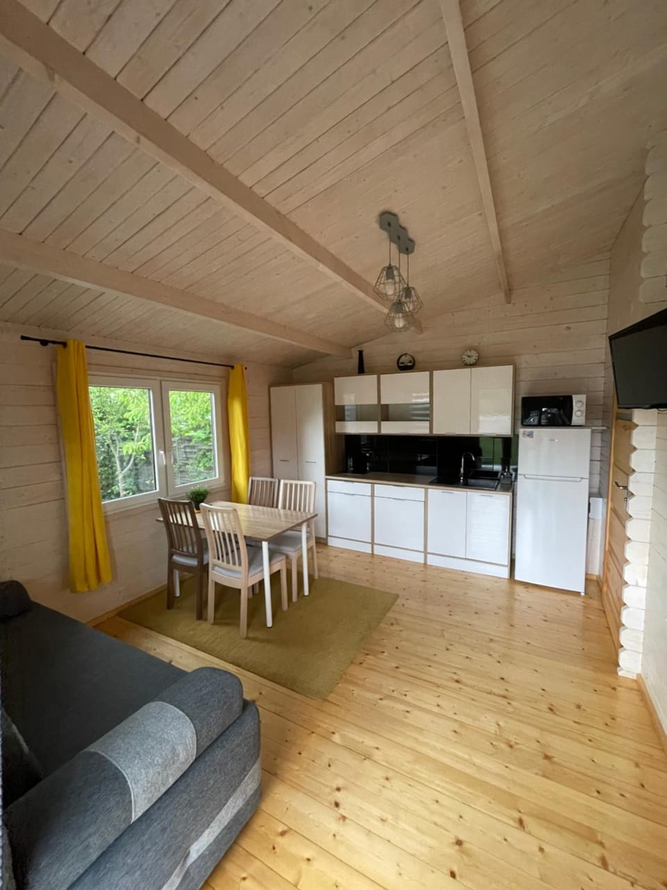 Kitchen or kitchenette, Living room, Seating area, Dining area