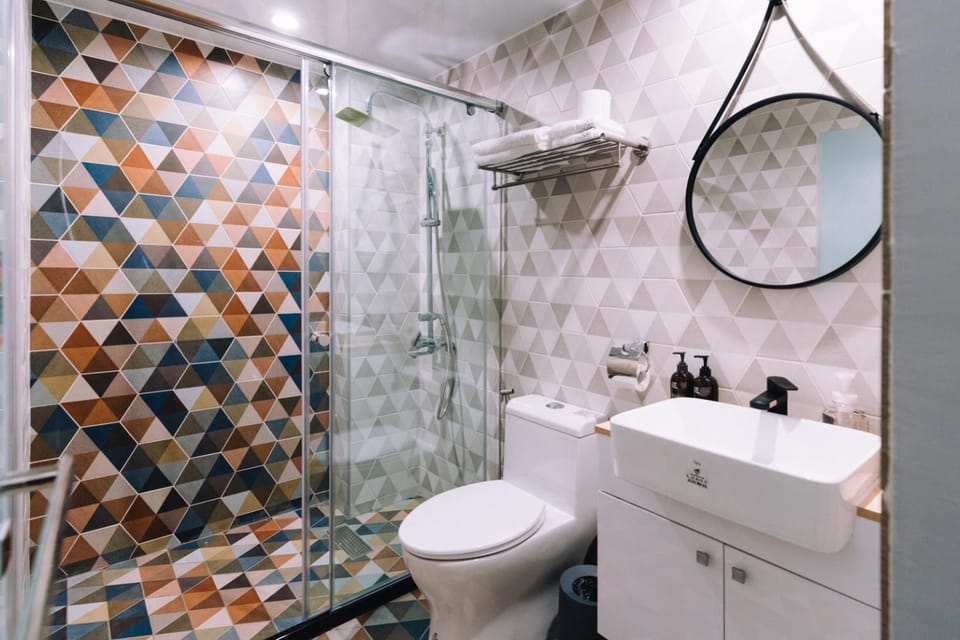 Shower, Toilet, Bathroom, towels