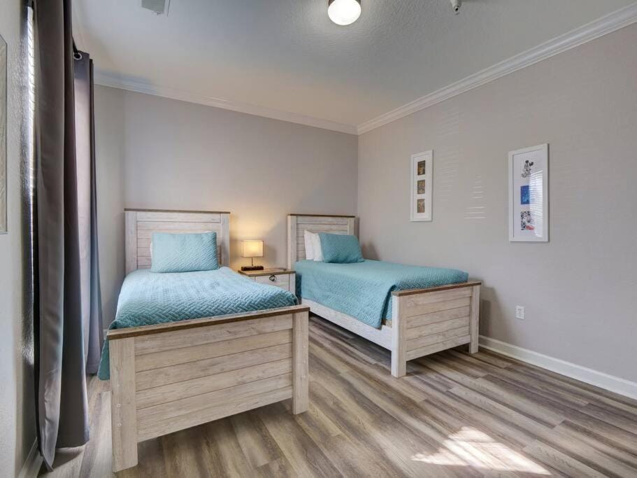 Luxury Tuscana condo - Pool & Hot Tub near Disney Apartment in Four Corners