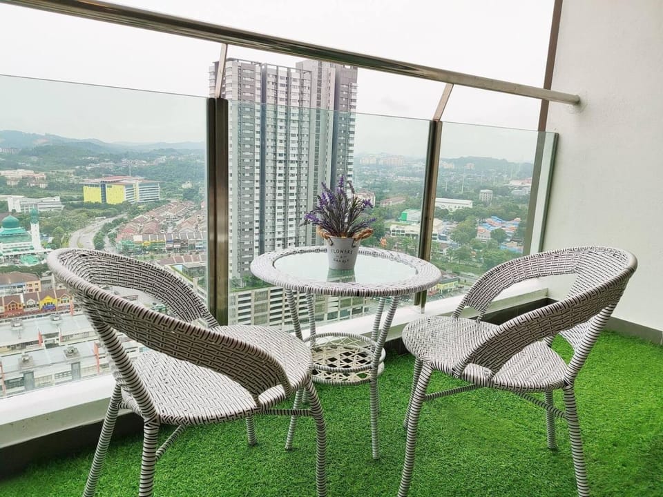 Day, Natural landscape, View (from property/room), Balcony/Terrace, Seating area, Dining area, City view, Mountain view
