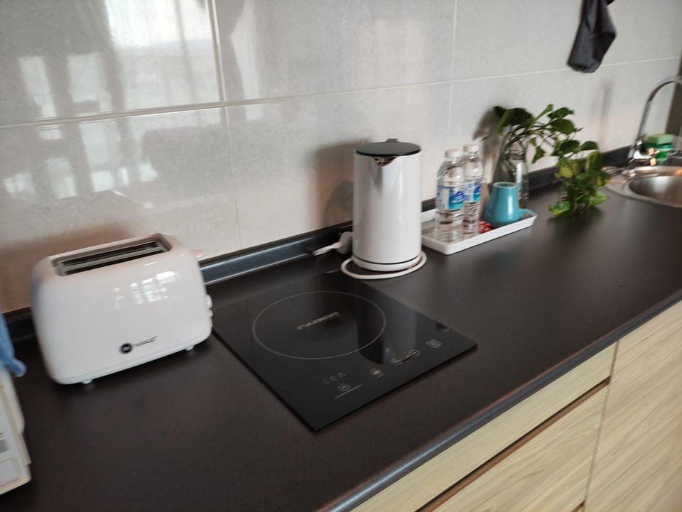 Coffee/tea facilities, minibar, toaster