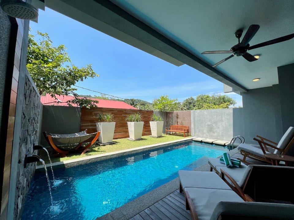 Garden view, Swimming pool, sunbed