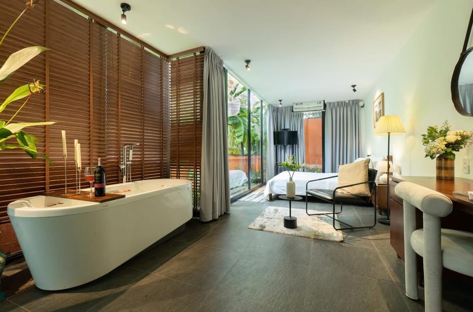 Bed, Living room, Bedroom, Bath