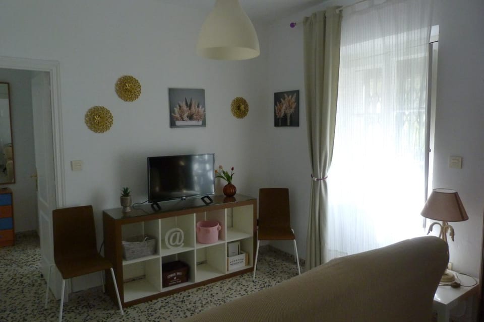 Communal lounge/ TV room, TV and multimedia, Living room, Seating area