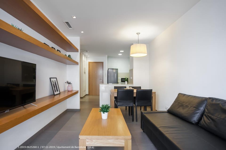 TV and multimedia, Living room, Seating area, Dining area