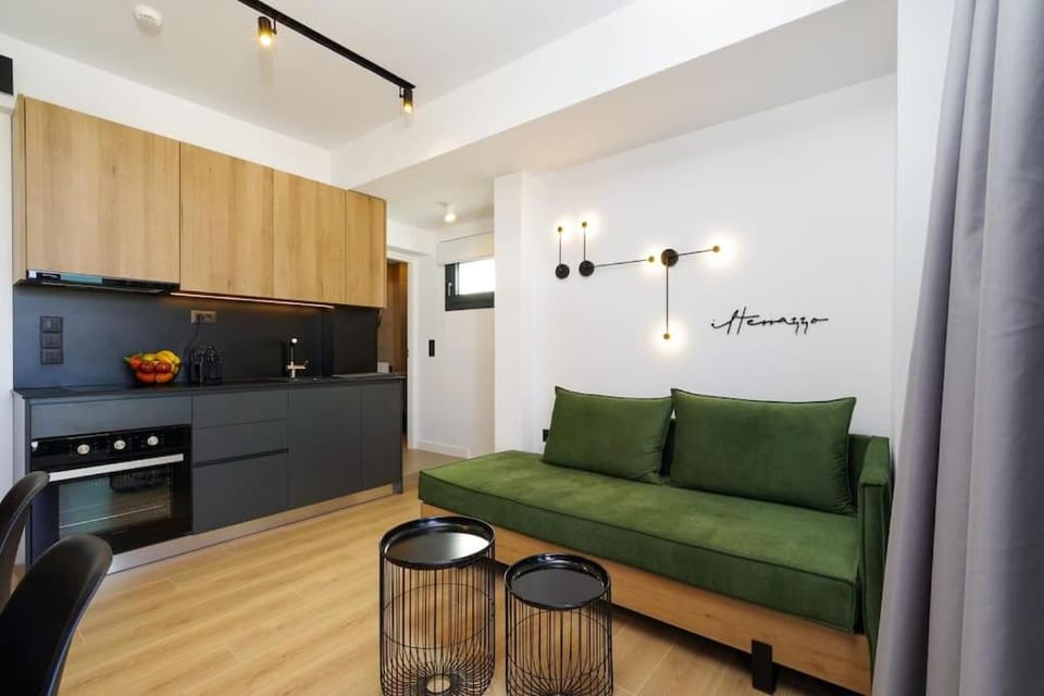 Kitchen or kitchenette, Seating area
