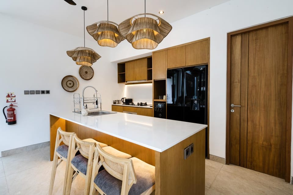 Coffee/tea facilities, Kitchen or kitchenette, oven, stove