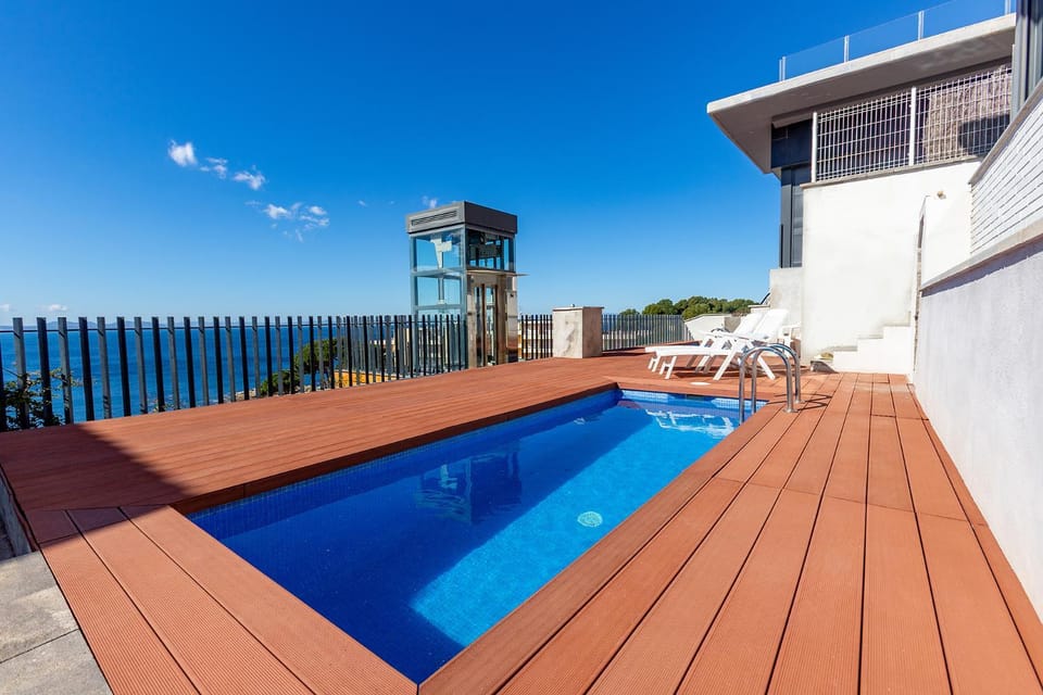 Day, View (from property/room), Balcony/Terrace, Pool view, Sea view, Swimming pool, sunbed