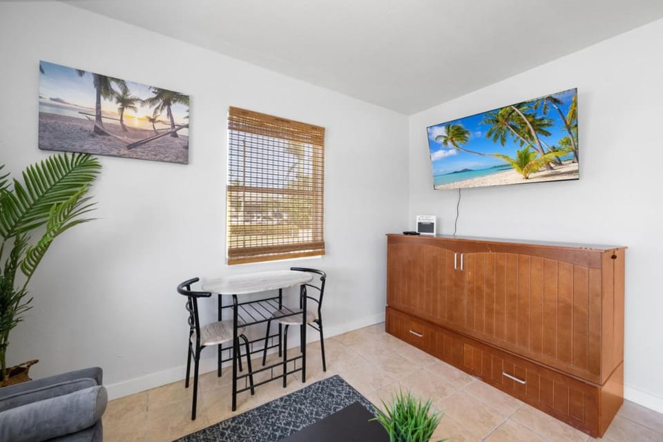 TV and multimedia, Living room, Dining area