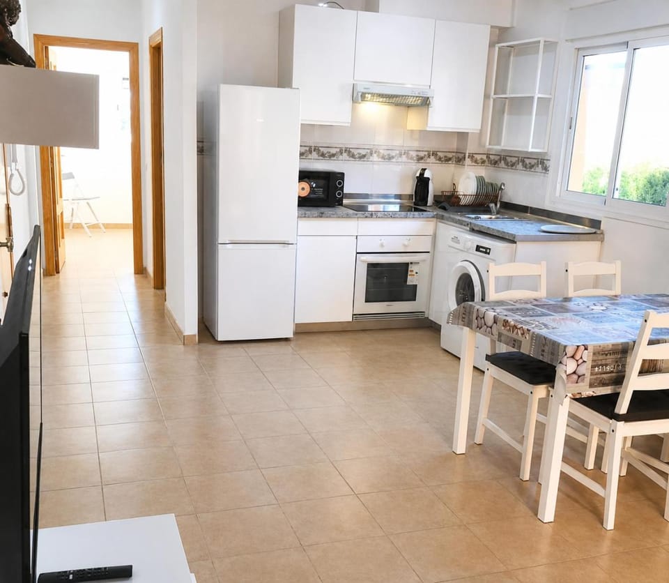 Kitchen or kitchenette, Dining area, oven, stove