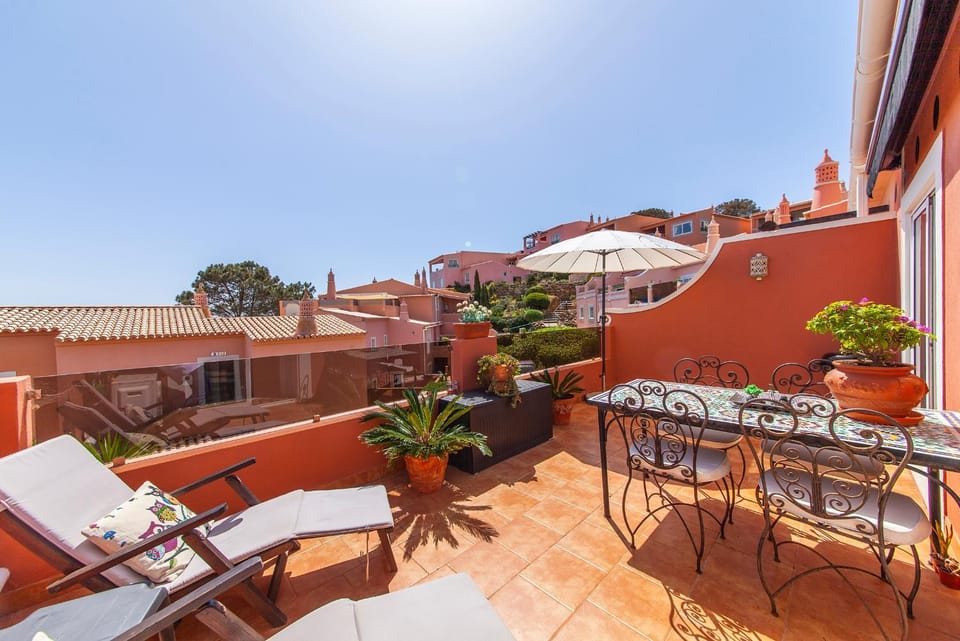 Property building, View (from property/room), Balcony/Terrace, Dining area