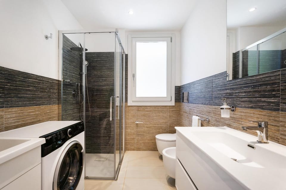 Shower, Toilet, Bathroom, washing machine