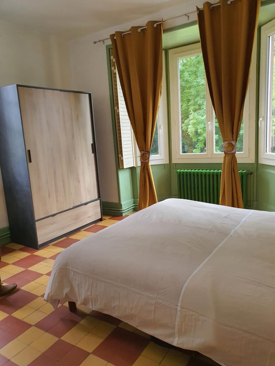 Photo of the whole room