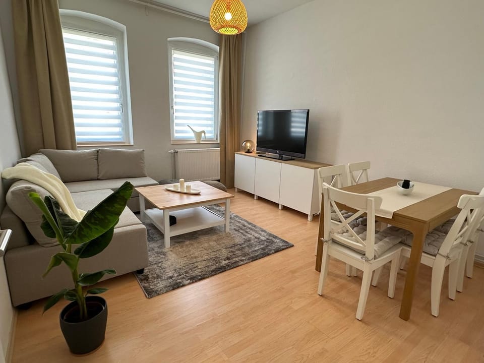 Communal lounge/ TV room, Living room, Dining area