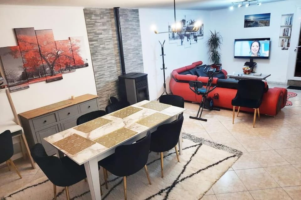 Villa confortable avec Jacuzzi à Chevannes Villa in Île-de-France