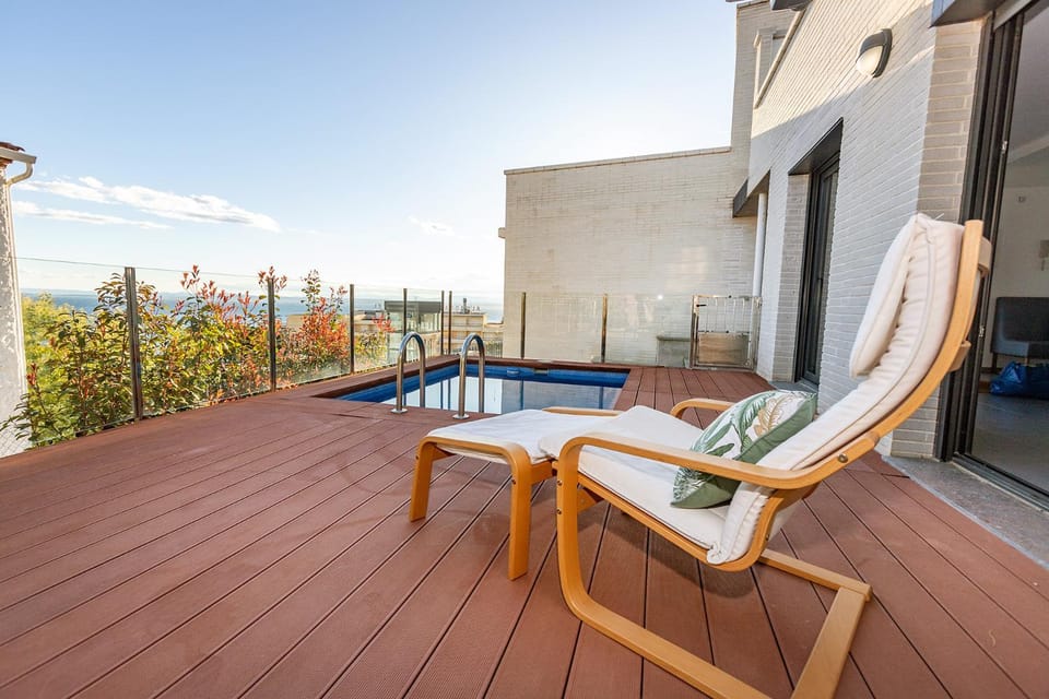 View (from property/room), Balcony/Terrace, Pool view, Swimming pool, sunbed