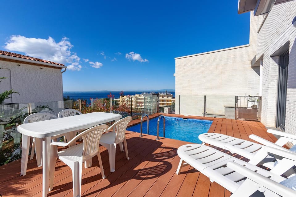 Natural landscape, View (from property/room), Balcony/Terrace, Pool view, Sea view, Swimming pool, sunbed