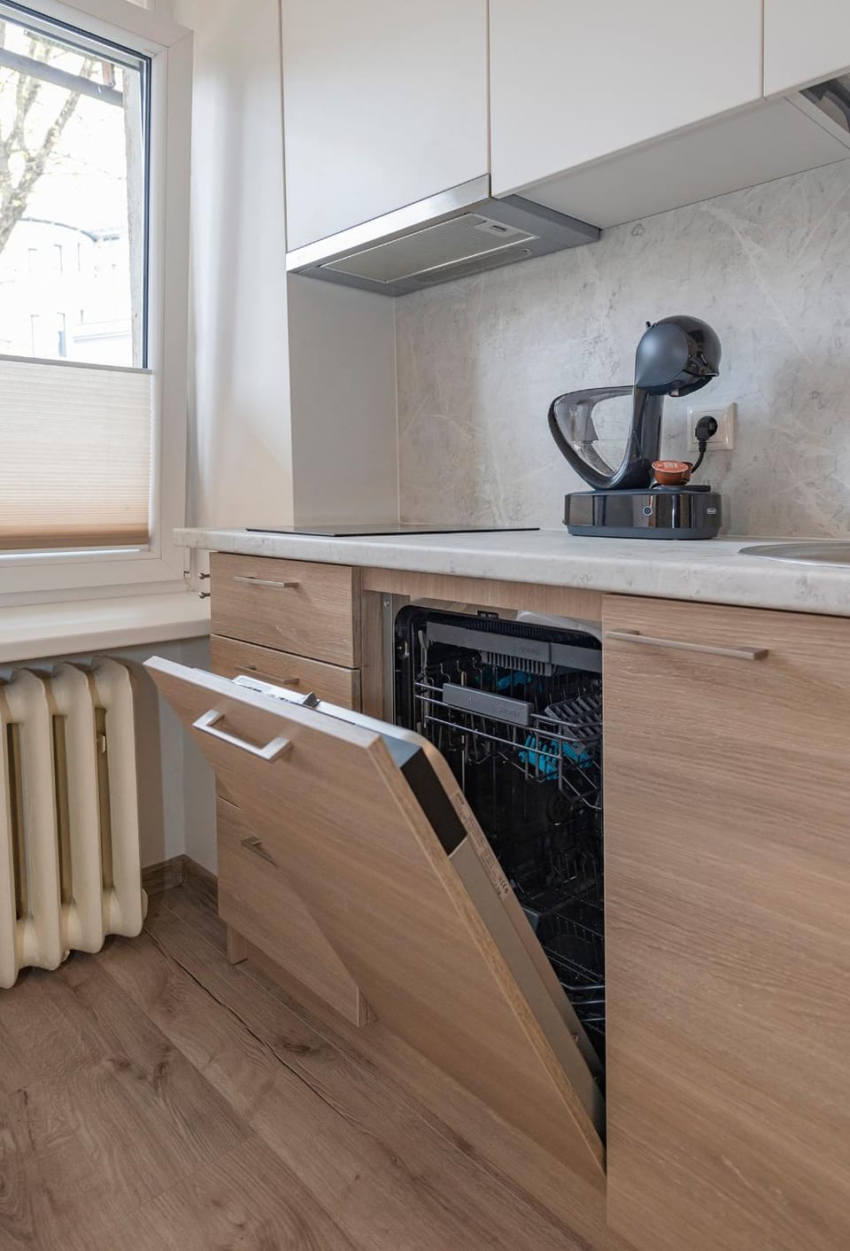 Coffee/tea facilities, dishwasher, stove