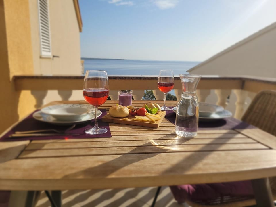 Cosy seaside family apartment Iris in Mandre Apartment in Novalja