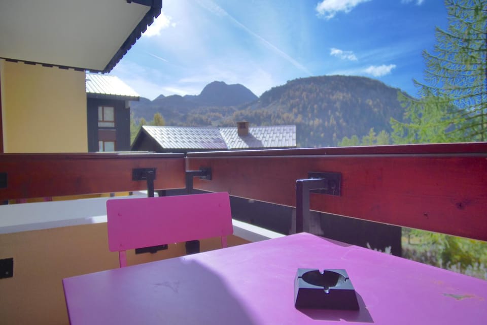 Natural landscape, Balcony/Terrace, Balcony/Terrace, Dining area, Mountain view