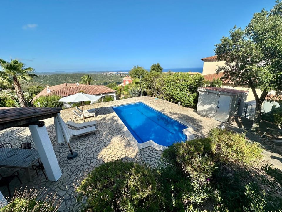 Natural landscape, Garden, Pool view, Swimming pool, sunbed