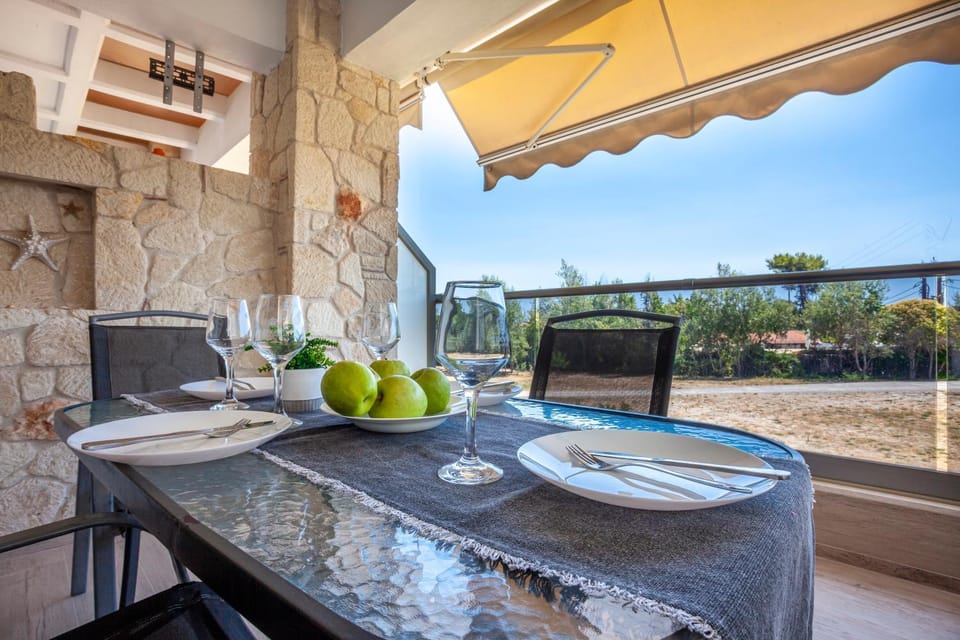 Patio, Day, View (from property/room), Balcony/Terrace, Dining area