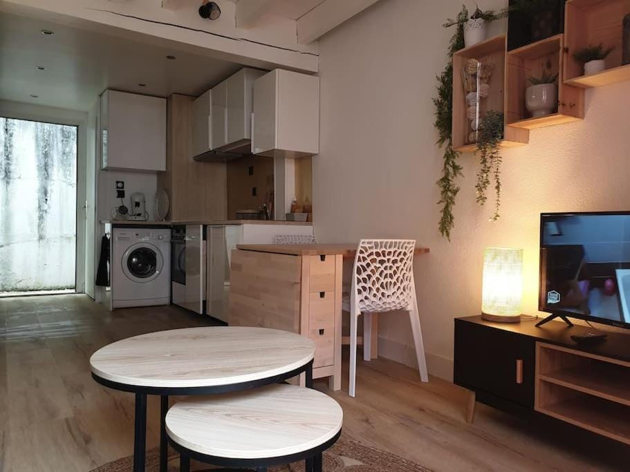 Communal lounge/ TV room