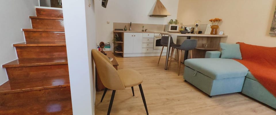 Living room, Seating area, kitchen