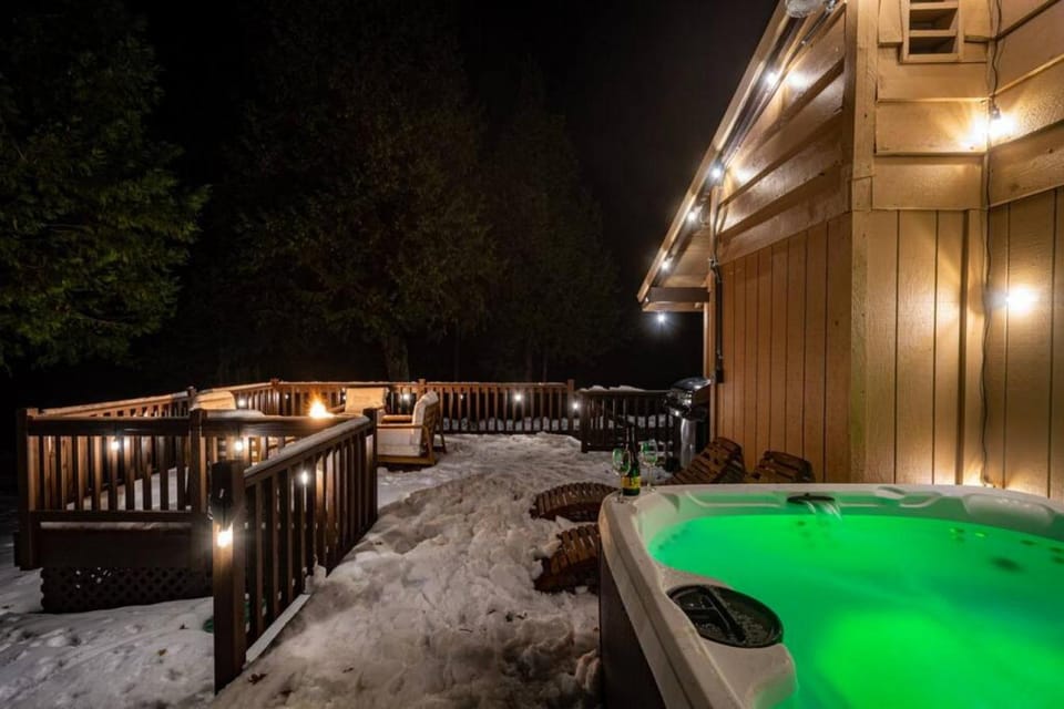 Night, Hot Tub