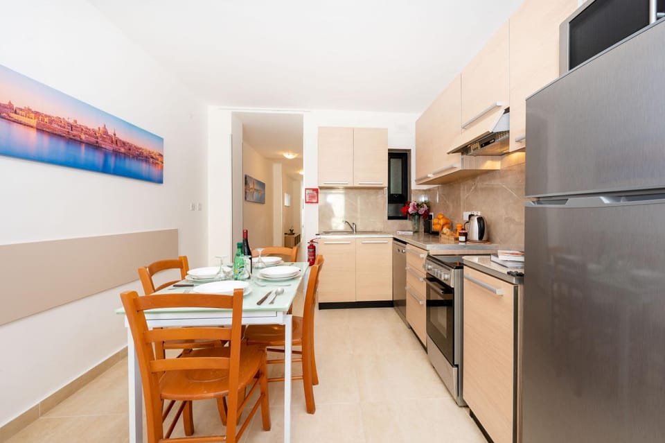 Kitchen or kitchenette, Dining area, dishwasher, oven, toaster