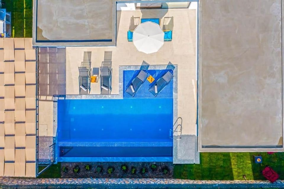 Balcony/Terrace, Swimming pool
