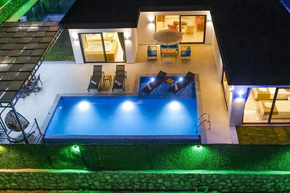 Property building, Patio, Night, View (from property/room), Balcony/Terrace, Seating area, Pool view, Swimming pool, sunbed