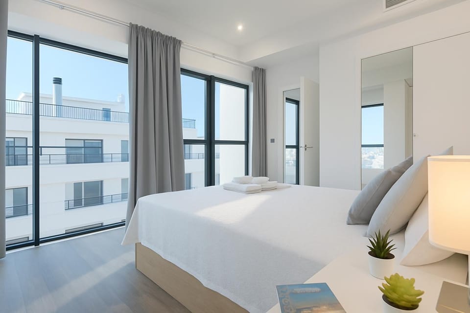 Bedroom, City view