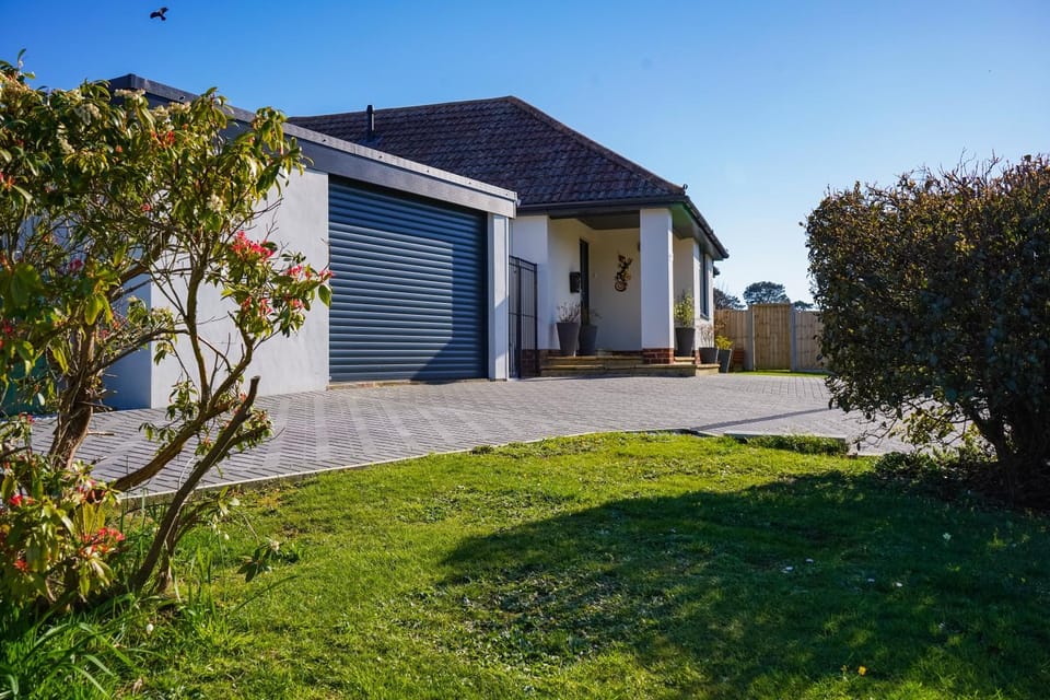 Facade/entrance, Garden, Parking