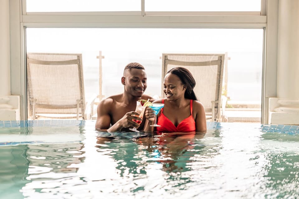 People, Food and drinks, Swimming pool, Swimming pool, Drinks