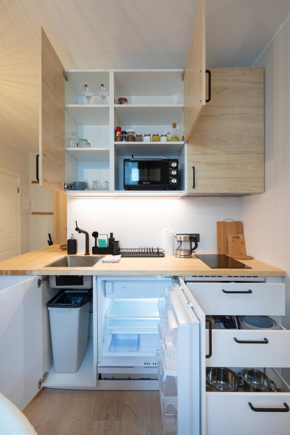 Kitchen or kitchenette