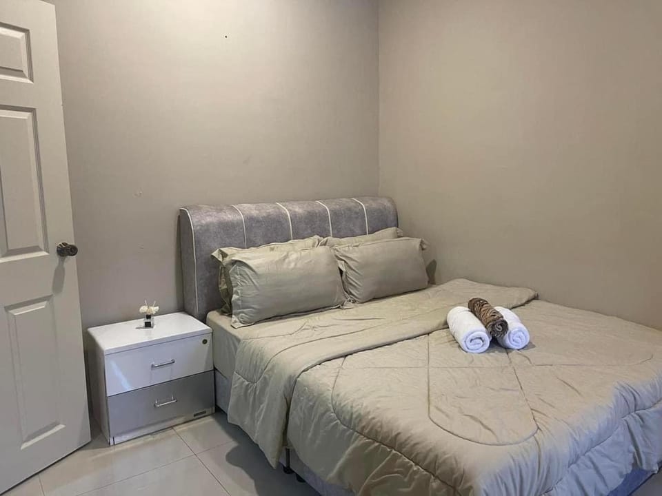 Four Rooms Homstay 'A' With Wifi And Smart TV in Wakaf Tapai House in Terengganu, Malaysia