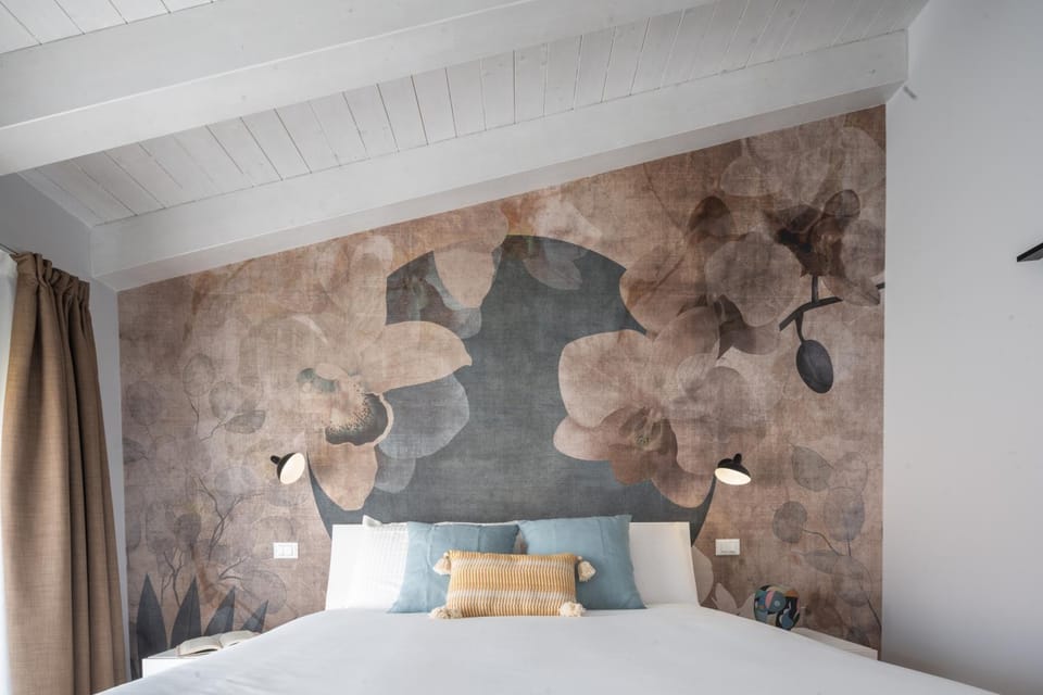 Bed, Photo of the whole room, Decorative detail, Bedroom