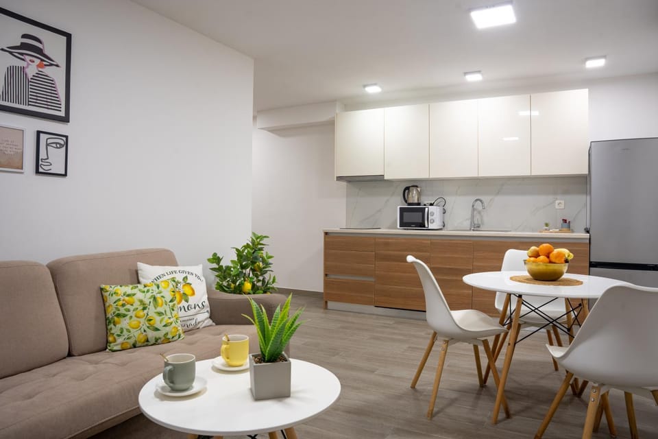 Kitchen or kitchenette, Living room