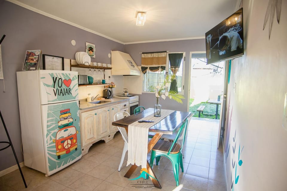 Kitchen or kitchenette, Dining area, oven