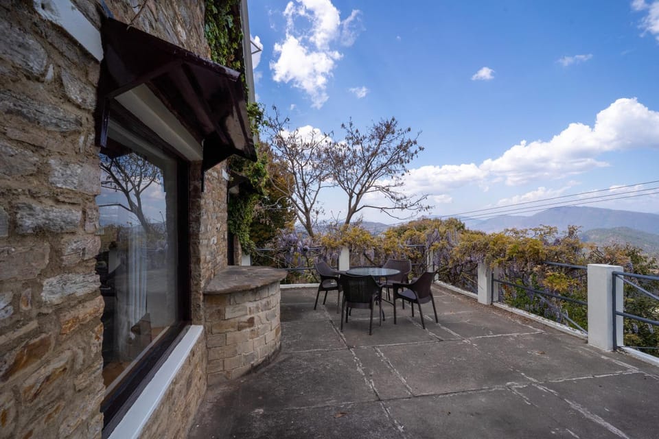 Patio, Library