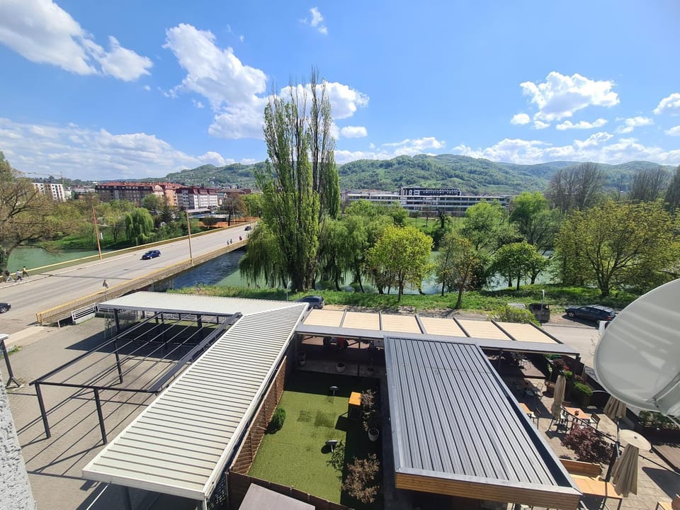 Neighbourhood, Balcony/Terrace